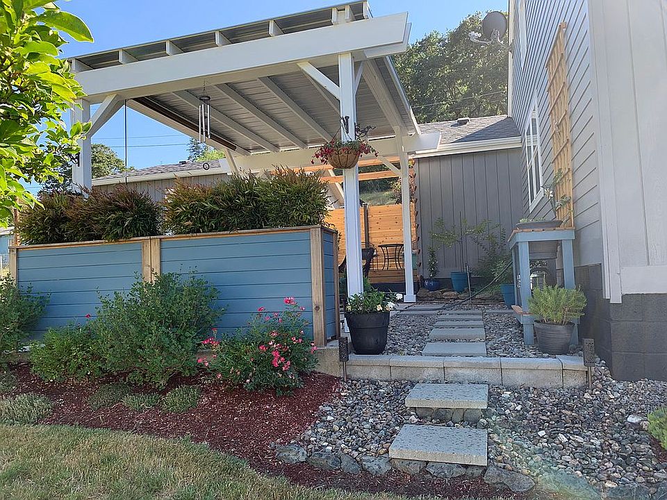 2nd image of 1608 SE Marsters Ave