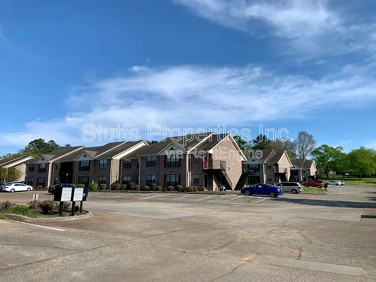 Creekside Apartments — Photo 64