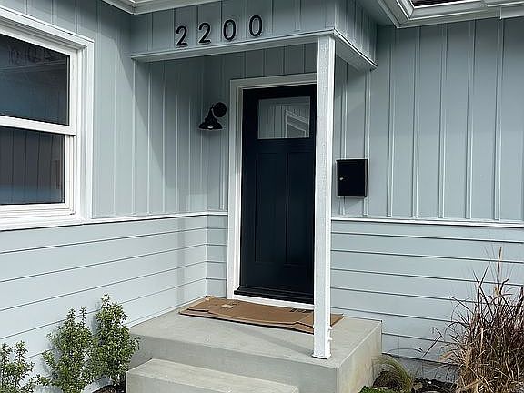 4th image of 2200 Faymont Ave