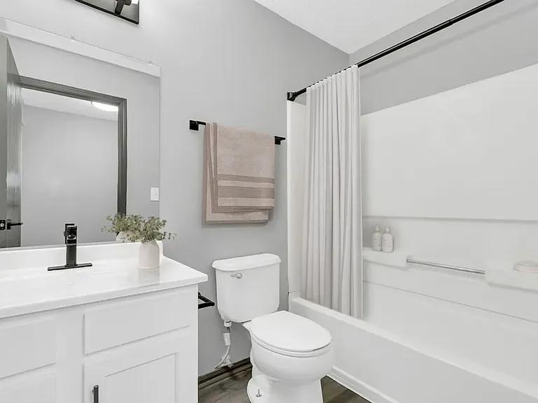 Parkview Apartments — Photo 2
