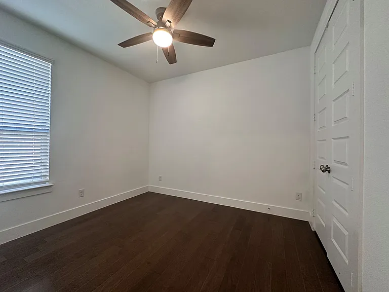 2609 Chevy Chase Dr — Photo 30