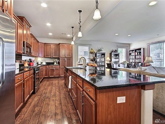 3rd image of 8823 Jayden St NE