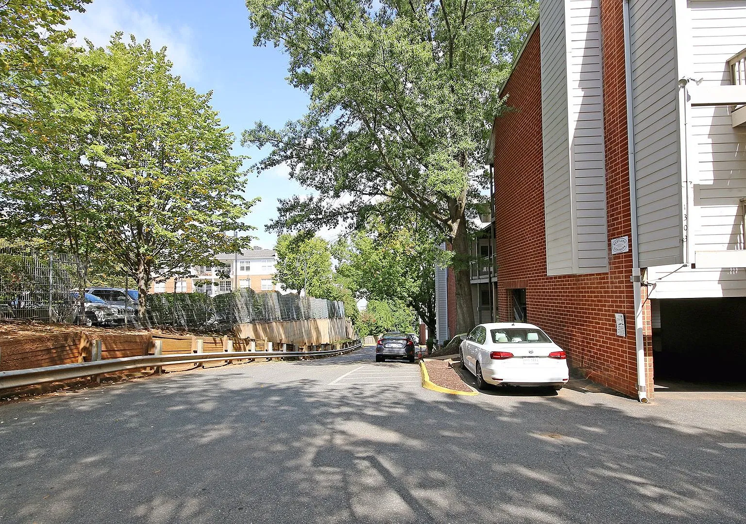 2027-2028 Student Housing - Walk to UVA & The Corner! — Photo 2