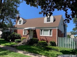 345 Lowell Ave, Floral Park, NY 11001