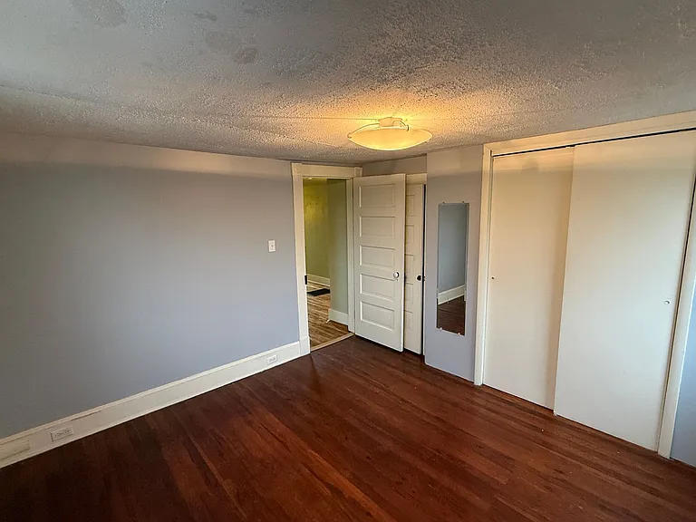 406 Robbins St — Photo 17