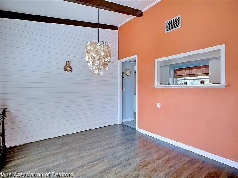 136 Ida Ave — Photo 7