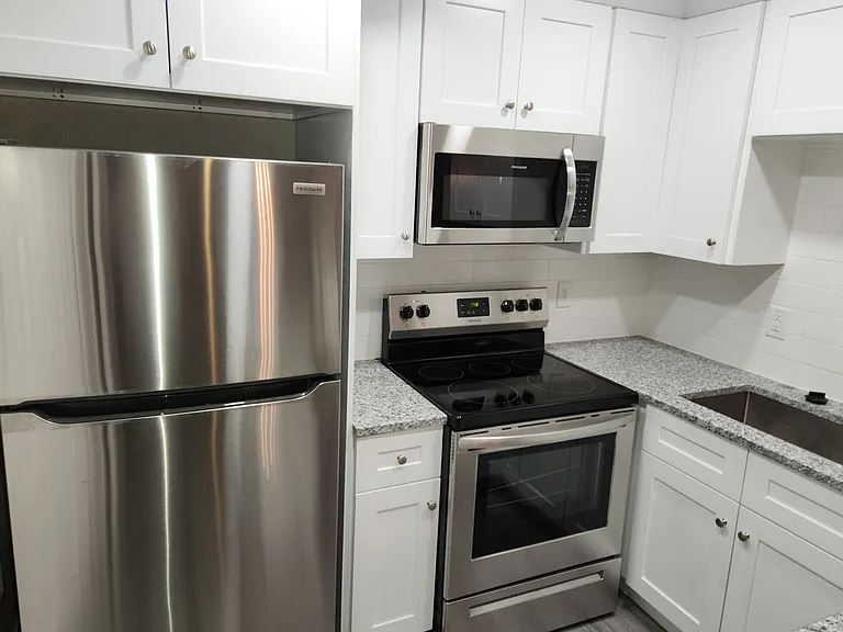 139 Windtree Ln #101 — Photo 3