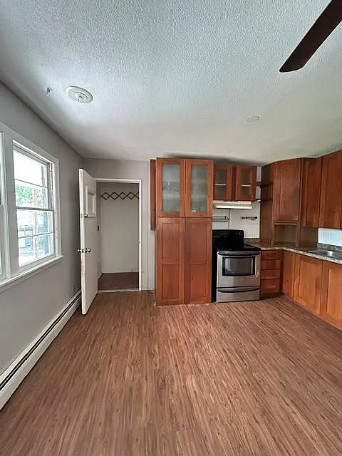 2 bed, 1.0 bath, $1,200 — Photo 3