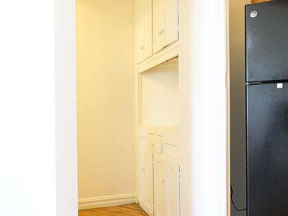 2nd image of 2300 Kings Hwy APT 2C