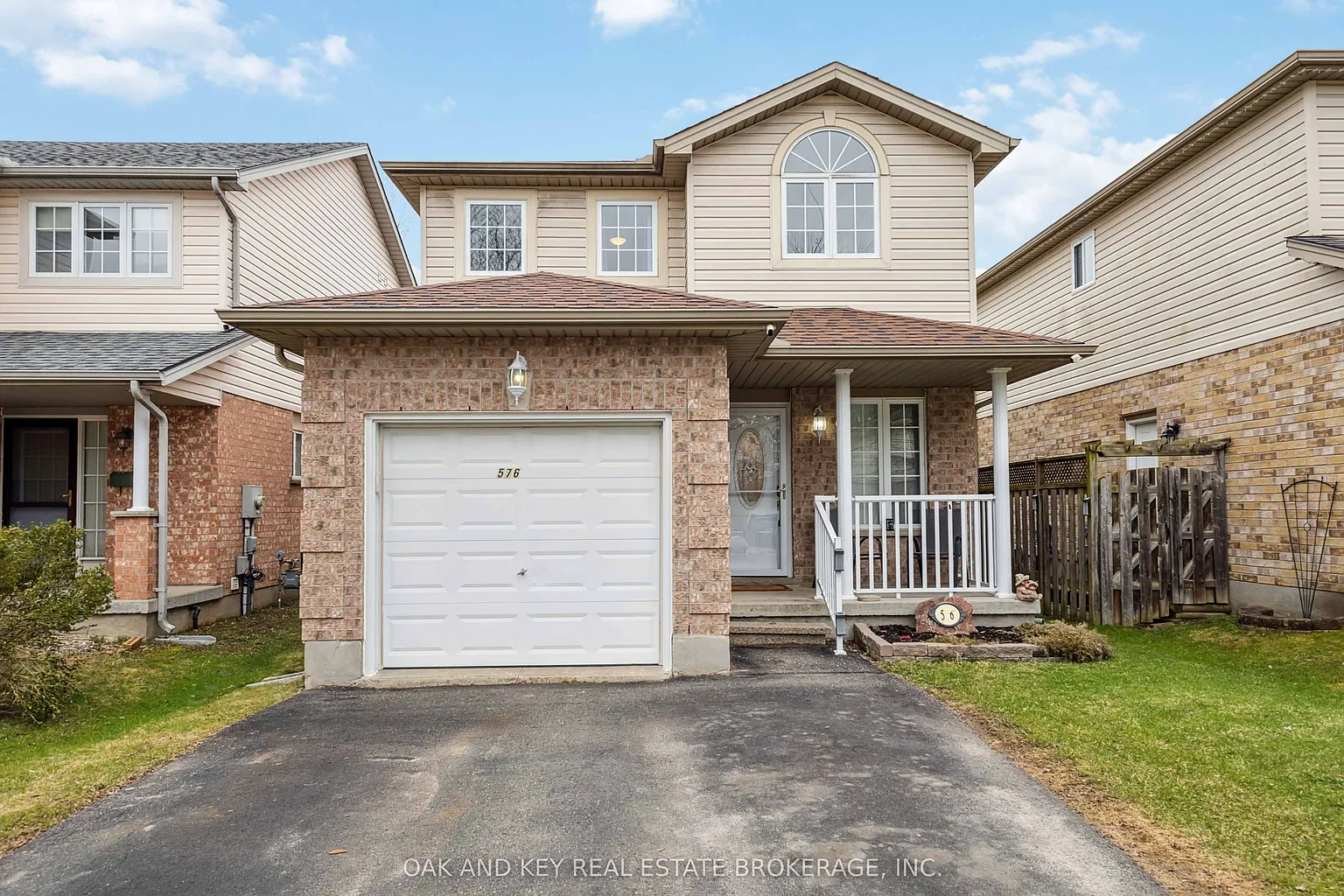 576 Ridgeview Dr photo 1