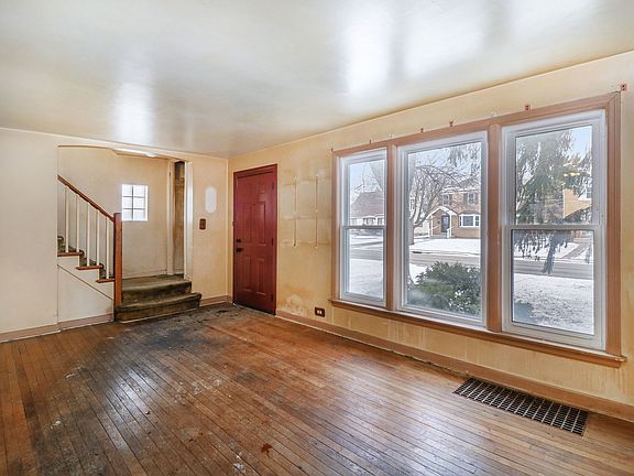 5th image of 9923 Herrick Ave