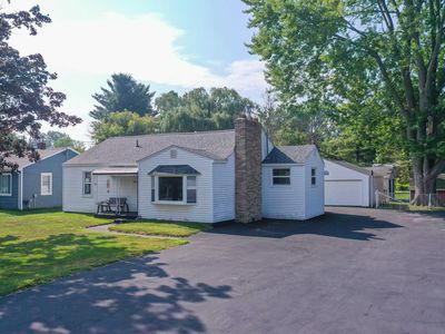 4020 Woodrow Ave, Burton, MI, 48509
