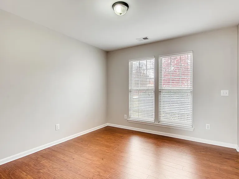 103 Markham Dr — Photo 2