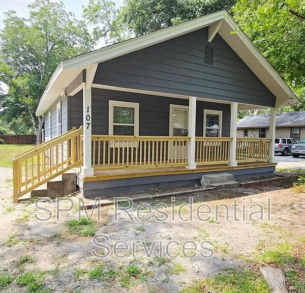 107 Myrtle Ave — Photo 1