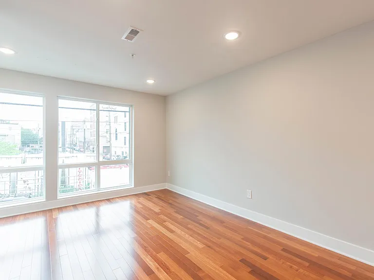 1422 Ogden St #2 — Photo 4
