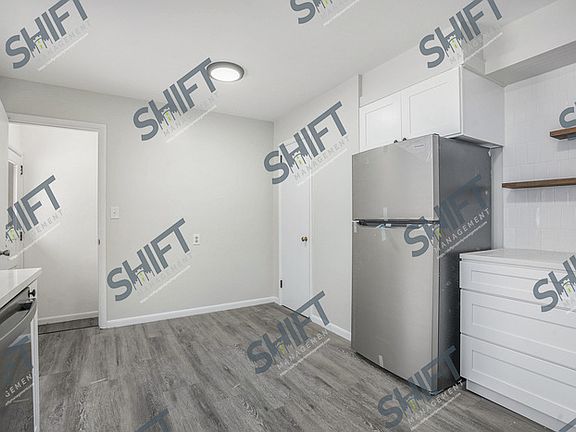 5th image of 1553 Herrick Ave NE