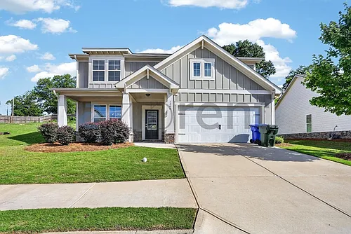 1360 NE Slaton Manor Dr Photo 1