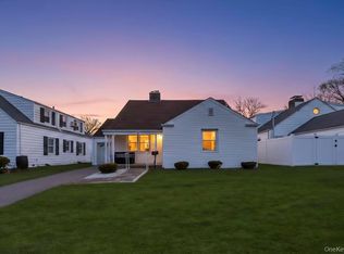 88 Krug Place, Mineola, NY 11501