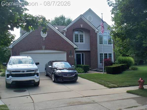 2933 Augusta Dr, Commerce Township, MI 48382