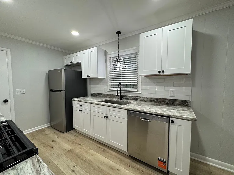 2205 Hathaway Dr — Photo 30