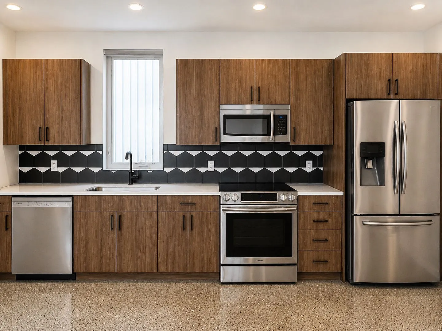 2 bed, 1.0 bath, 978 sqft, $2,495 — Photo 1