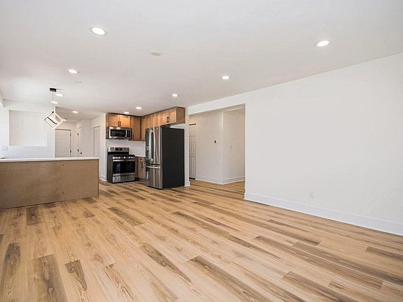 5th image of 1943 Mayfair Ave