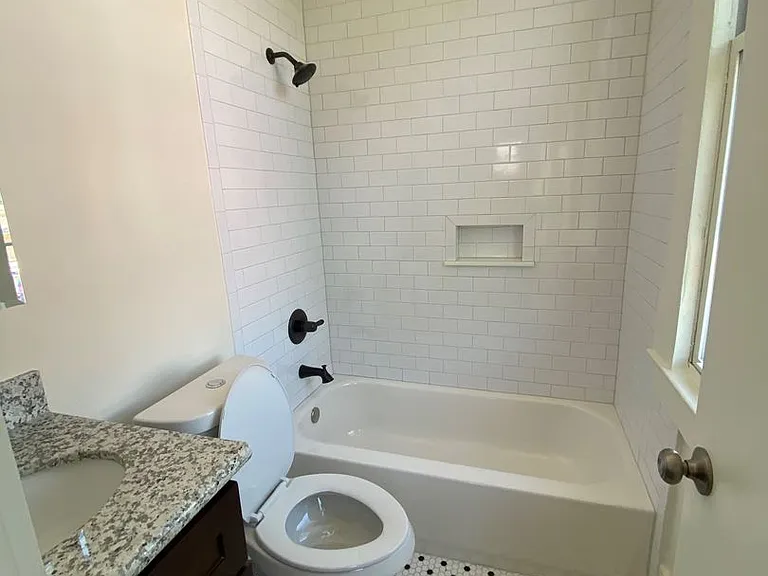 3233 Loyola Ave #1 — Photo 9