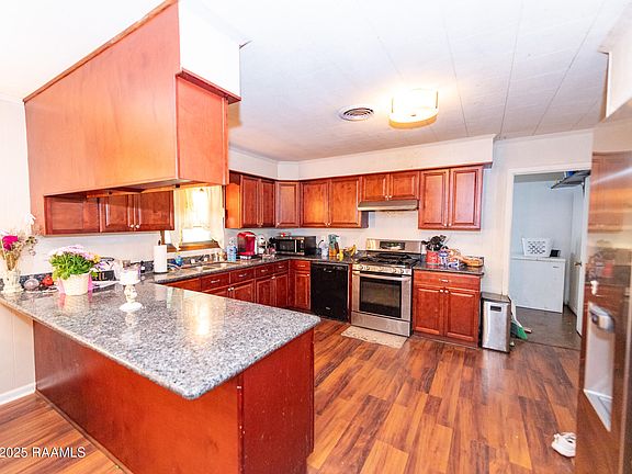 3rd image of 132 Poodle Ln