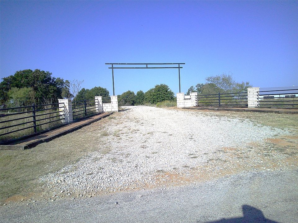 1st image of 72 Ac Cres #3677