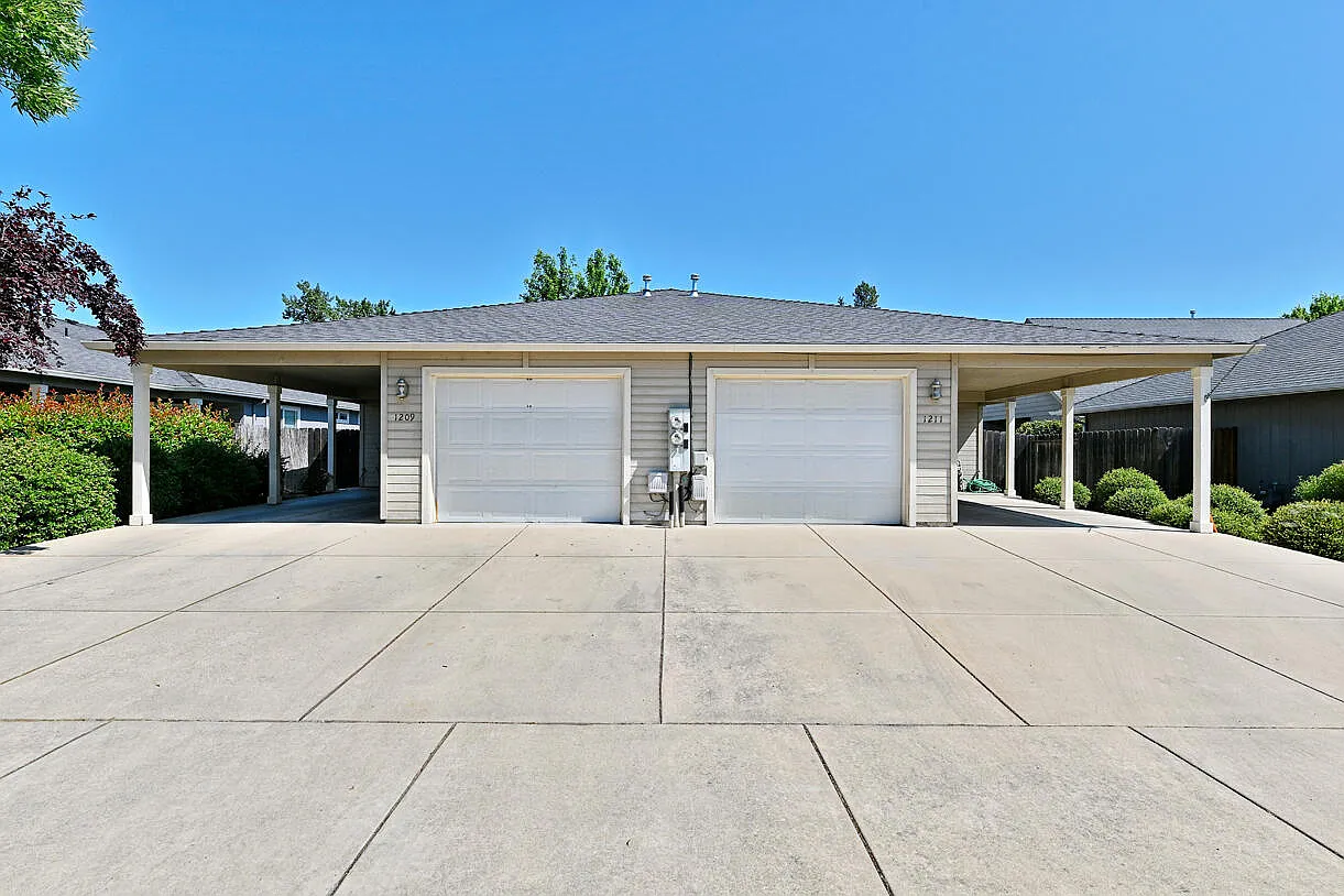 1209 SW Sun Glo Dr photo 1
