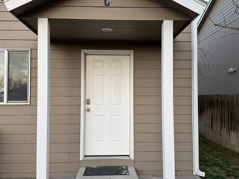 1709 W Fern Dr — Photo 1