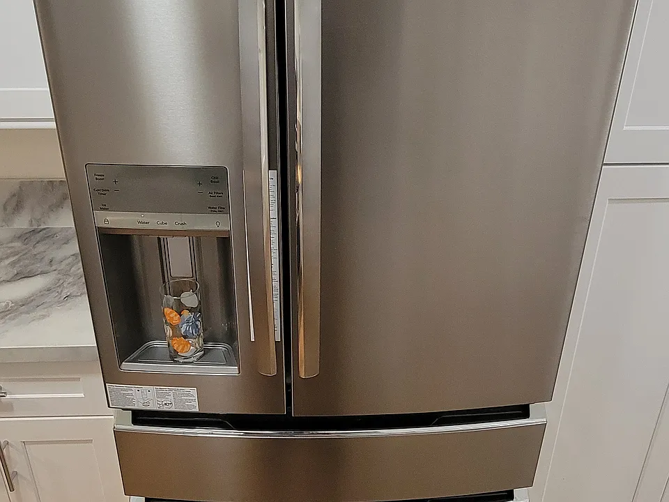 Kitchen Appliance (Refrigerator)