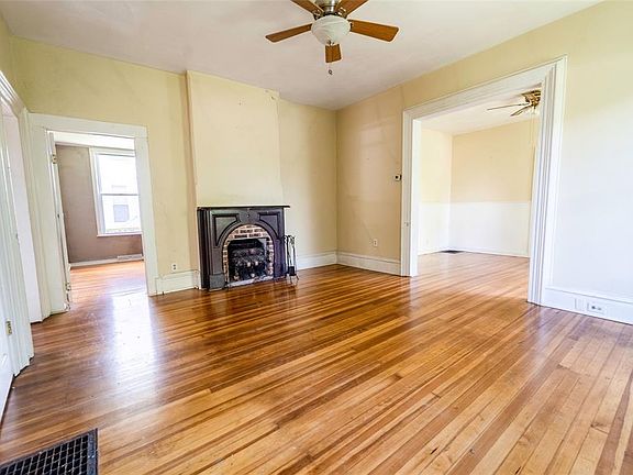 3rd image of 65 Pine St