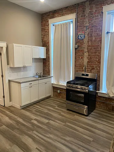 2828 Vine St Photo 1