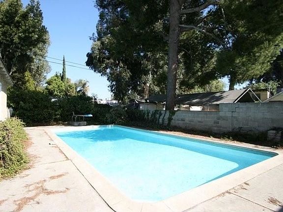 2nd image of 6652 Gentry Ave