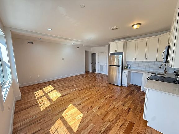 3rd image of 422 E 31st St #3D