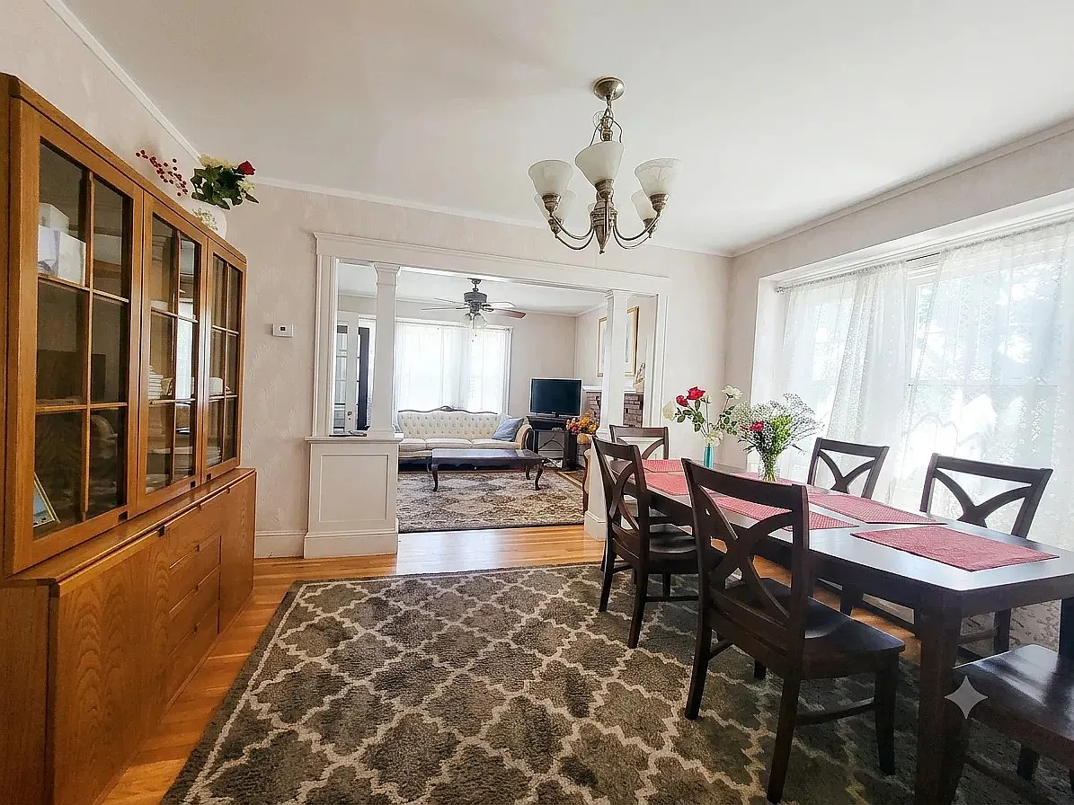 3 bed, 2200 sqft, $3,500 — Photo 2