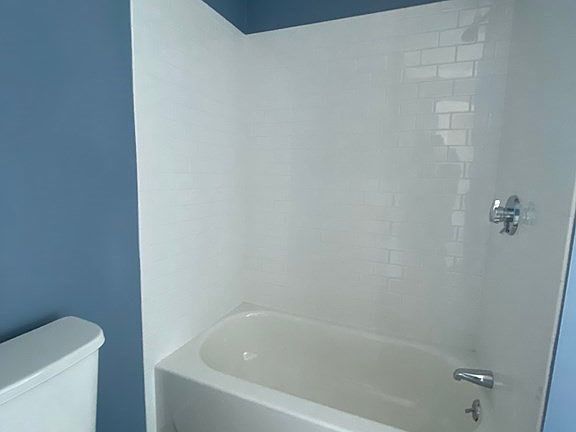 5th image of 556 Centre St Suite 2