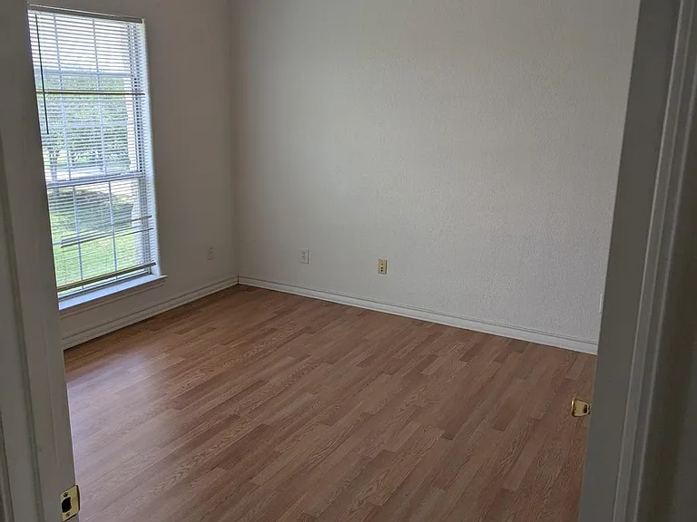 868 Lakeview Dr — Photo 5