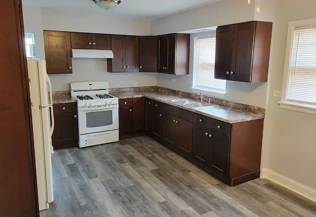 3 bed, 1400 sqft, $2,195 — Photo 2