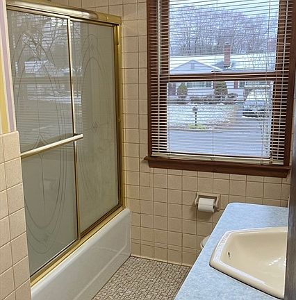 4th image of 242 East St