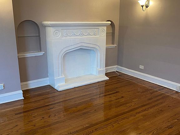 3rd image of 6120 N Rockwell St APT 2A