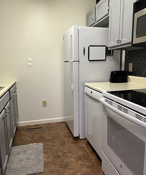 103 N 6th Ave #ROOMS FOR RENT — Photo 6