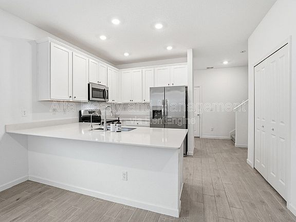 5th image of 3976 Ornamental Ln