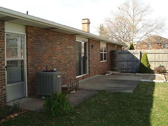 3rd image of 709 Linden Dr