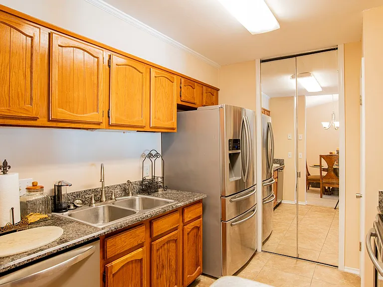 7171 N 9th Ave #D6 — Photo 12