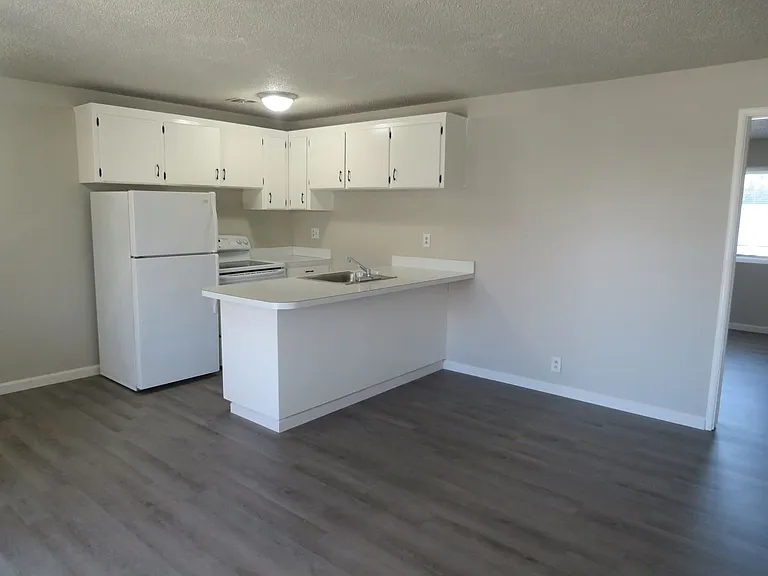 337 N. Merrill Ave — Photo 2