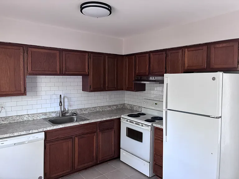 1216 Little Bay Ave — Photo 8