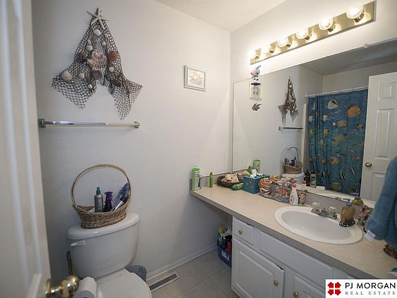 4th image of 10711 S 18th St