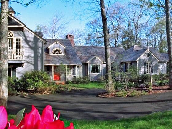 1st image of 46 Summit Park Dr